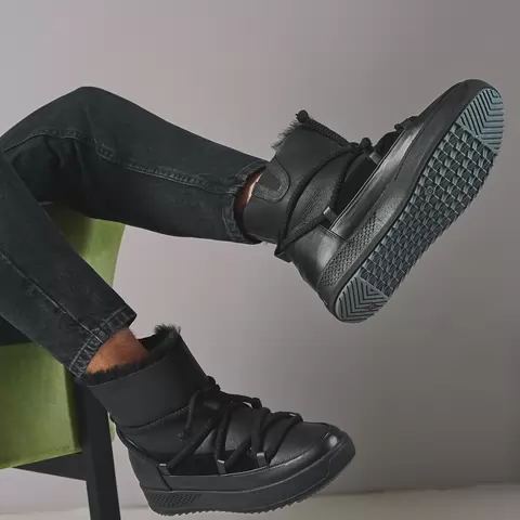 Men's Ugg boots.