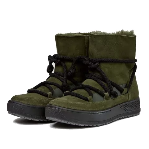 Men's Ugg boots.