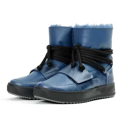 Men's Ugg boots.