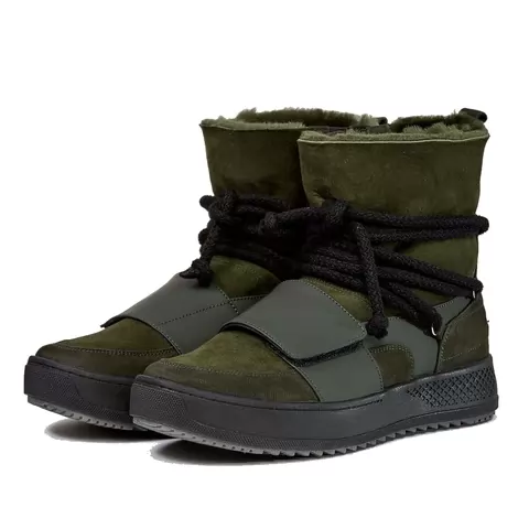 Men's Ugg boots.