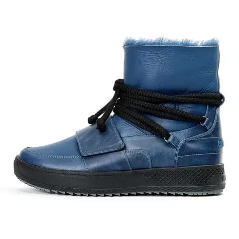 Men's Ugg boots.