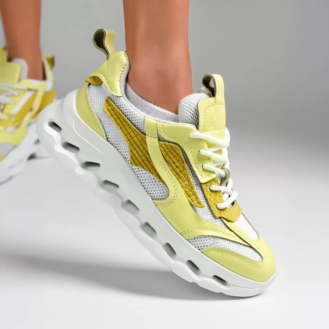 Women's sneakers
