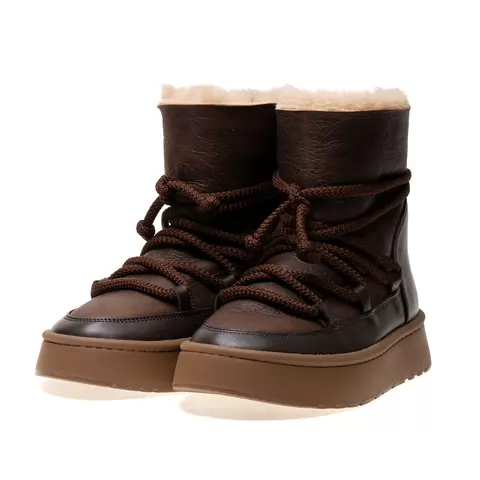 Women's Ugg boots.