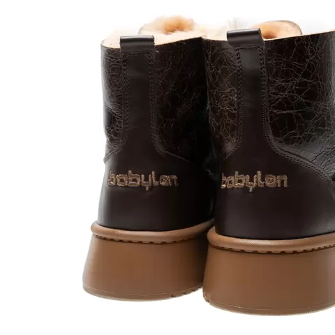 Women's Ugg boots.