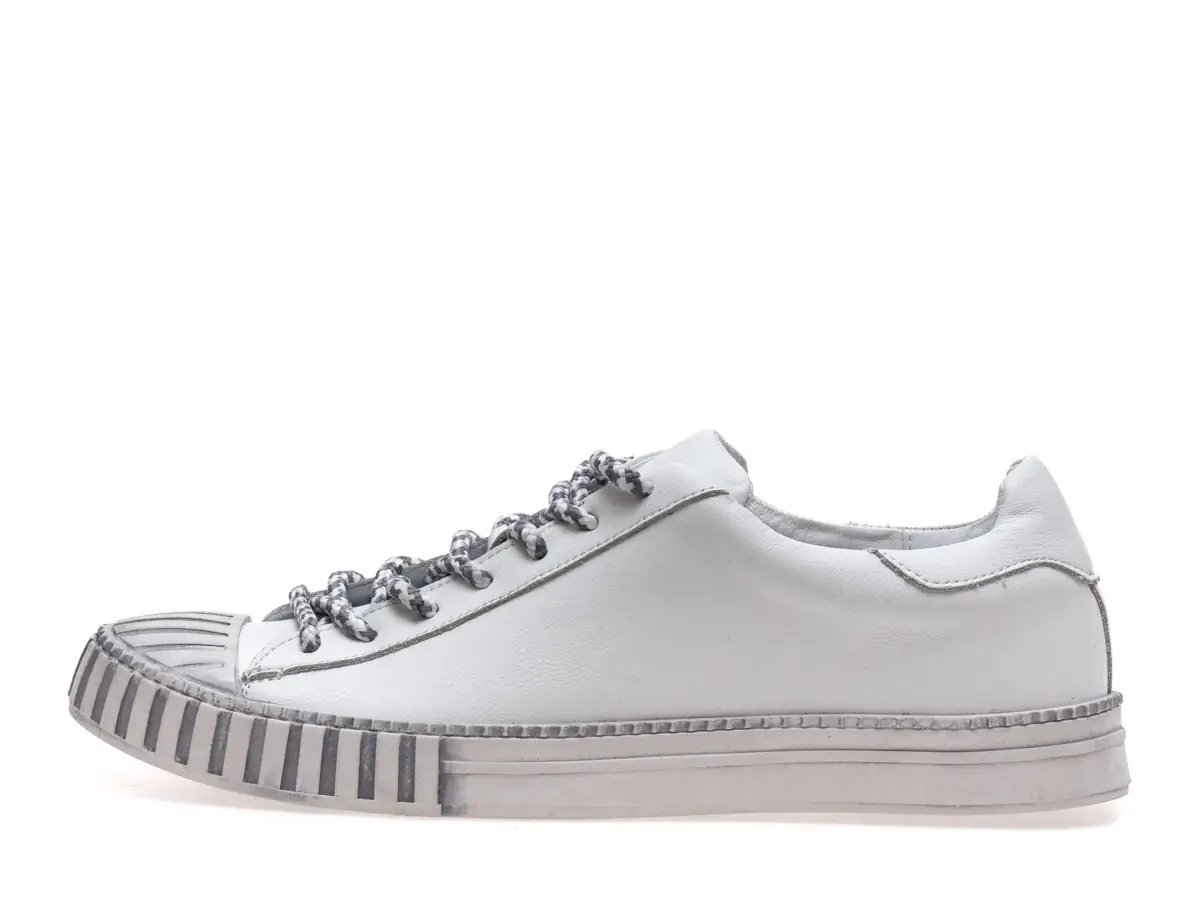 Babylon Montana-10 white leather sneakers with a ribbed sole