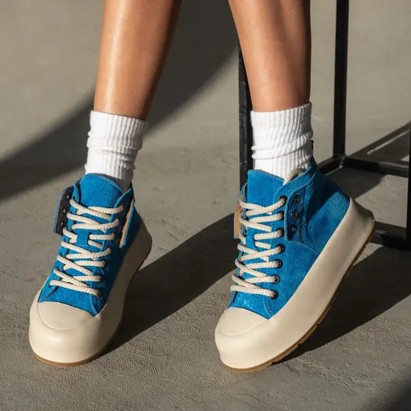 Babylon Velour-13 blue nubuck high-tops on feet