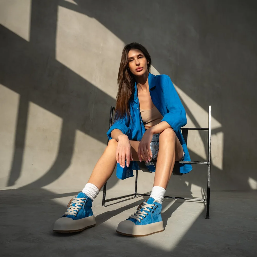 Babylon Velour-13 women's high-top platform sneakers with a blue napped upper