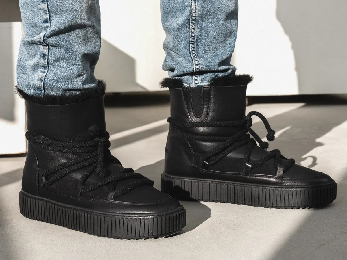 Black Babylon UGM-1-41 men's sheepskin boots with a fur collar and braided laces, worn with light blue jeans