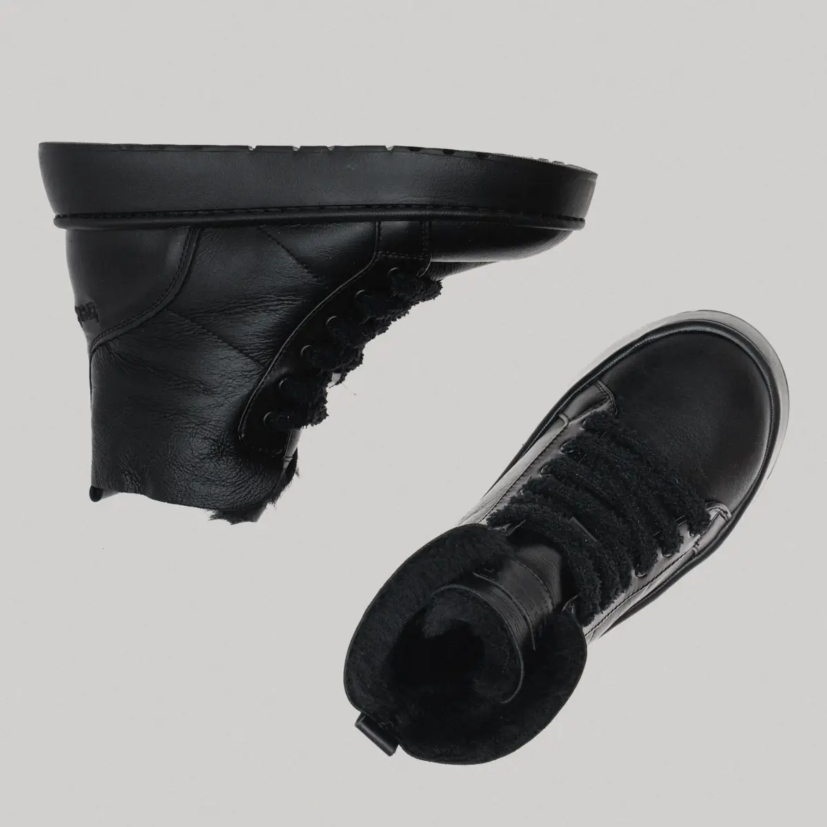 Black women's double-face leather Frost-71 boots on white: top view of the black fleece inside and the EVA sole